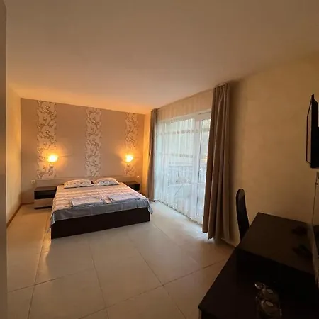 Sunny Hills Apartment *
